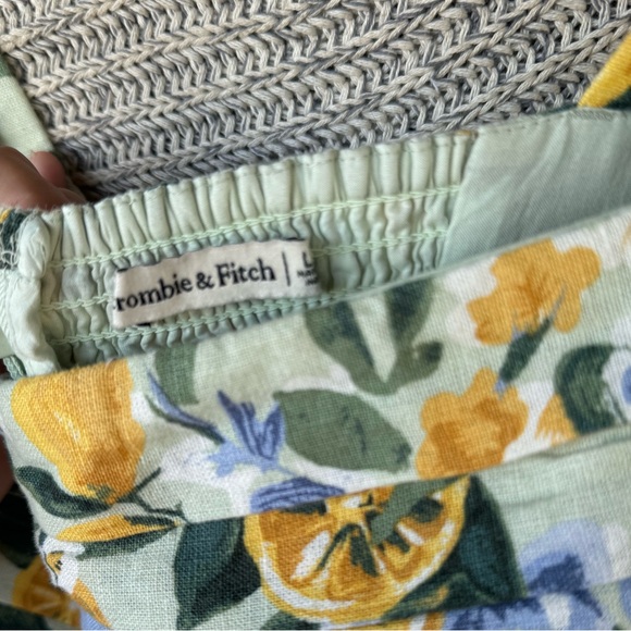 Abercrombie and Fitch Lemon Print Romper (Tall size) - Picture 3 of 7